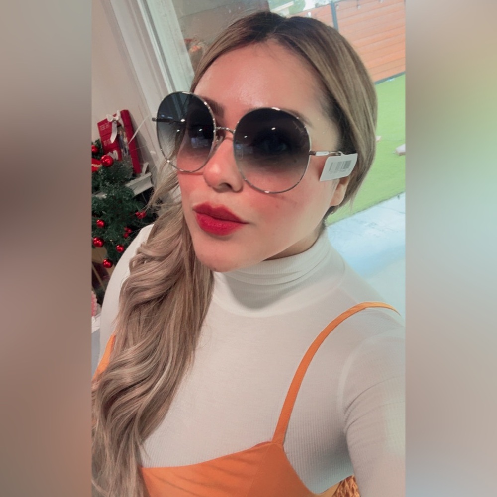 ONE DAY SALE💫

SALVATORE FERRAGAMO silver/blue round sunglasses 🦋